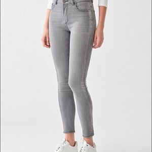 DL1961 Florence Skinny Mid-Rise Instasculpt Ankle Jeans in Gray - size 32